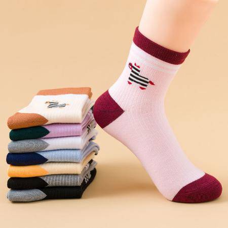 秋冬保暖新風尚 韓版中筒襪，百搭防臭的貼心守護